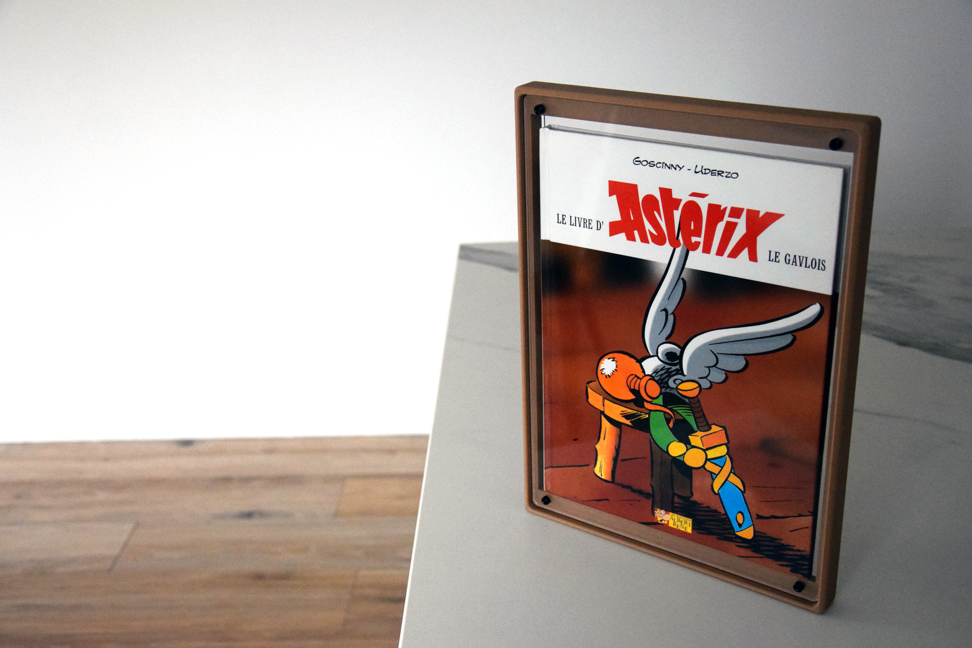 Boîtier / Boîte / Présentoir  avec plaques acrylique pour la protection / conservation / exposition / décoration de BD, Bande Dessinée