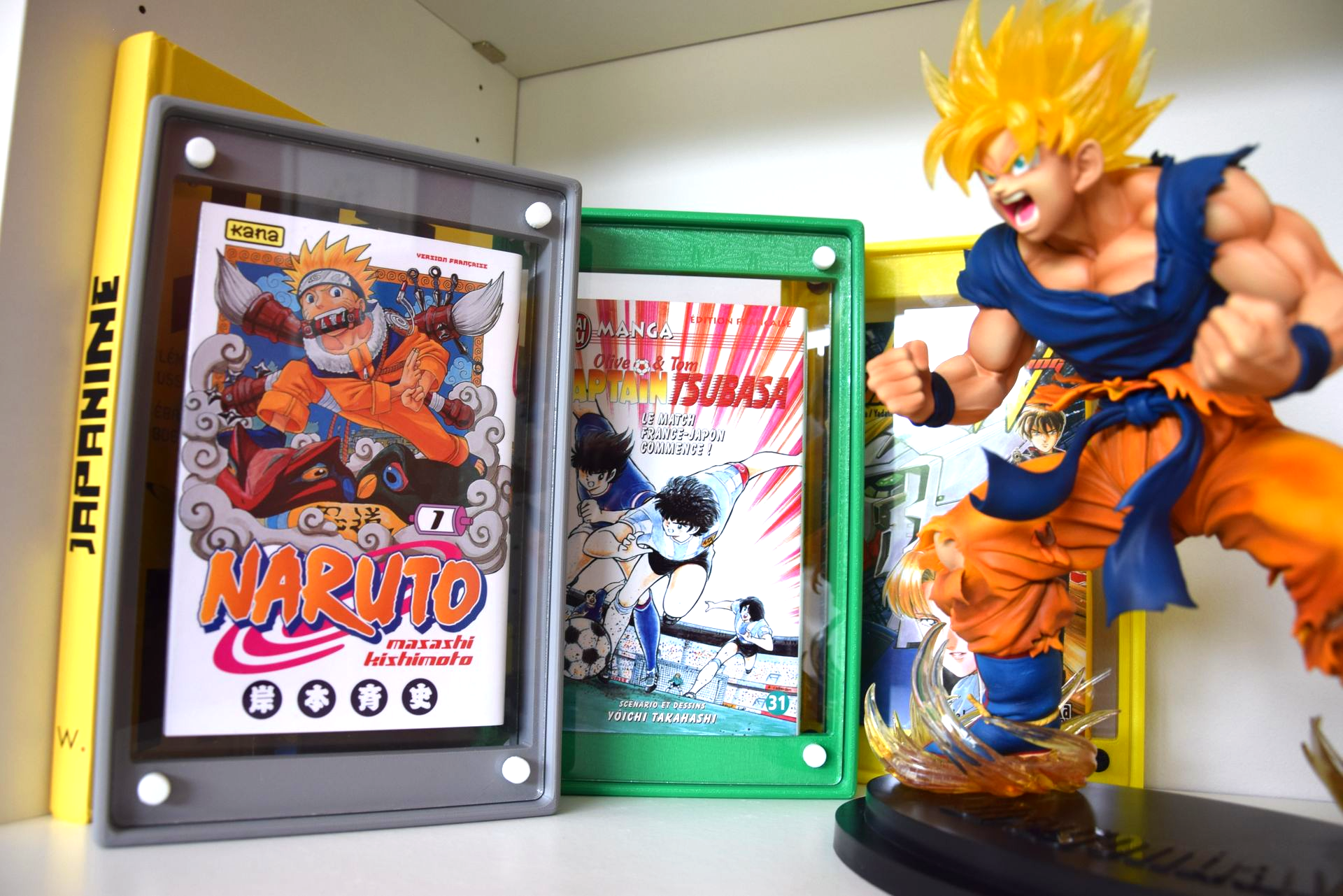 Boîtier / Boîte / Présentoir  avec plaques acrylique pour la protection / conservation / exposition / décoration de manga / livre / DVD / Bluray / Blu-ray / Jeux-vidéo / Jeu-vidéo / Playstation / Xbox / Nintendo / Sega
